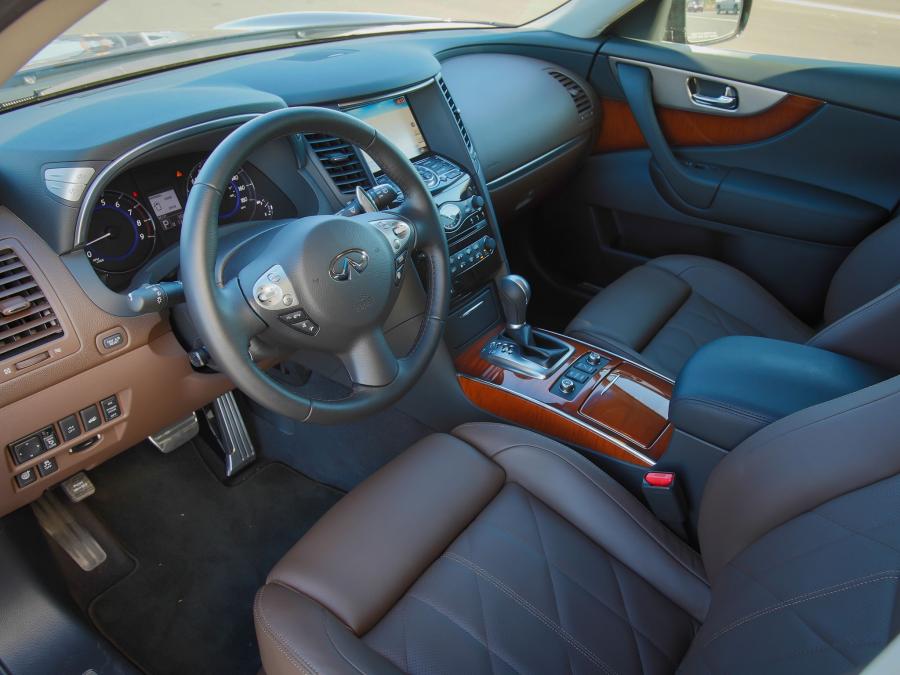  Infiniti QX70 S 5.0 2013 года  (фото 3 из 6)